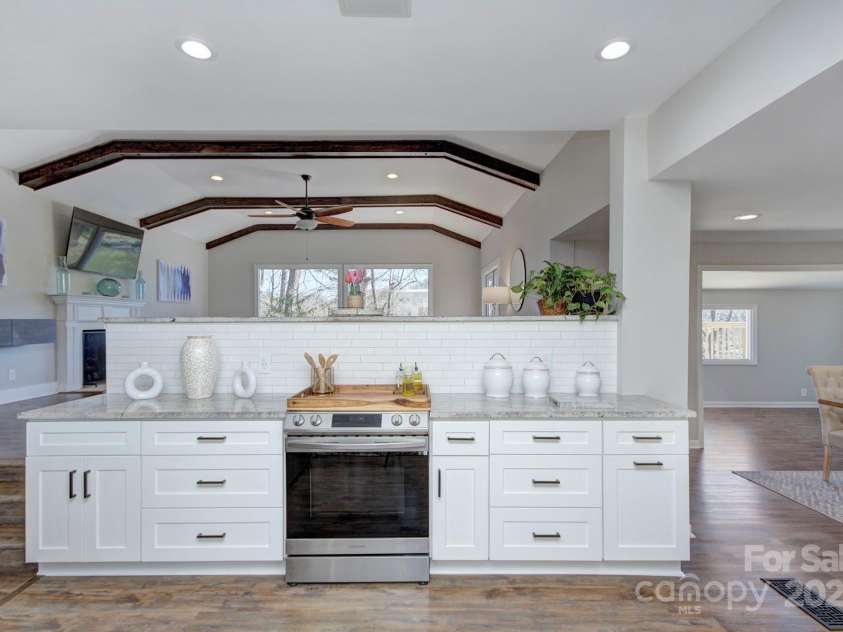 7611 Buckland Road, Charlotte, NC 28278.  MLS# CAR4234208, YatesRealty ID 19517. 