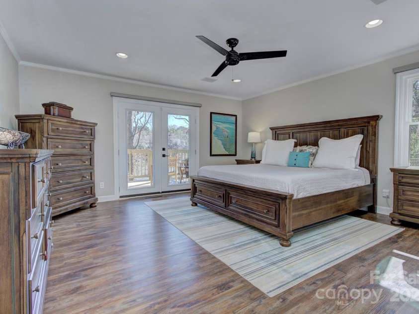 7611 Buckland Road, Charlotte, NC 28278.  MLS# CAR4234208, YatesRealty ID 19517. 