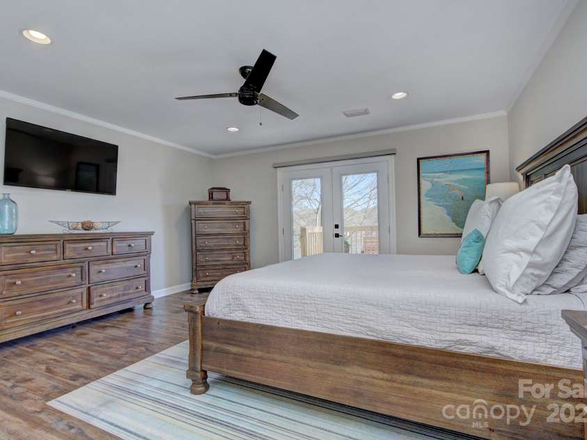 7611 Buckland Road, Charlotte, NC 28278.  MLS# CAR4234208, YatesRealty ID 19517. 