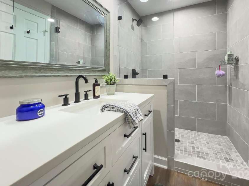 7611 Buckland Road, Charlotte, NC 28278.  MLS# CAR4234208, YatesRealty ID 19517. 