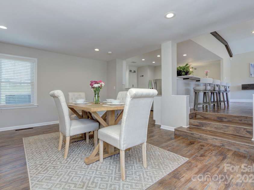 7611 Buckland Road, Charlotte, NC 28278.  MLS# CAR4234208, YatesRealty ID 19517. 