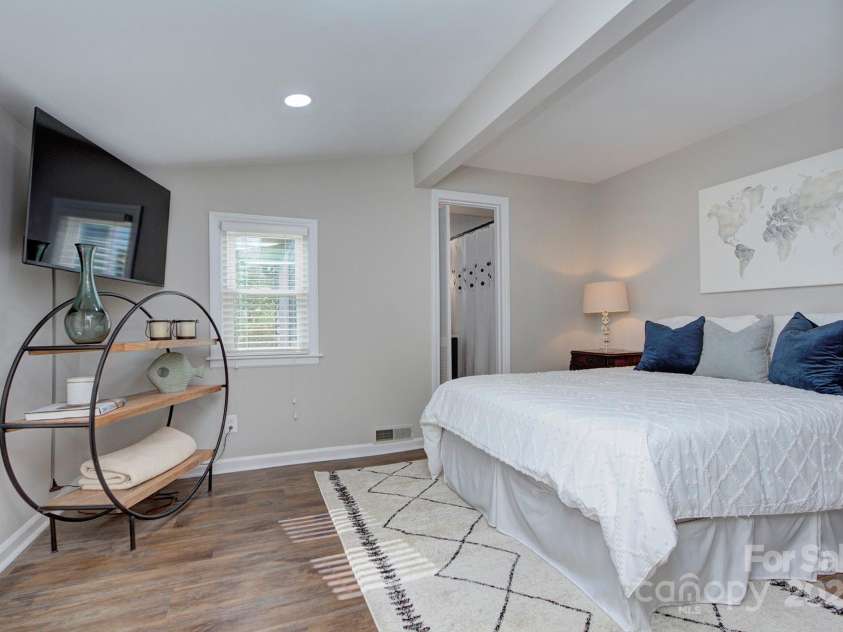 7611 Buckland Road, Charlotte, NC 28278.  MLS# CAR4234208, YatesRealty ID 19517. 