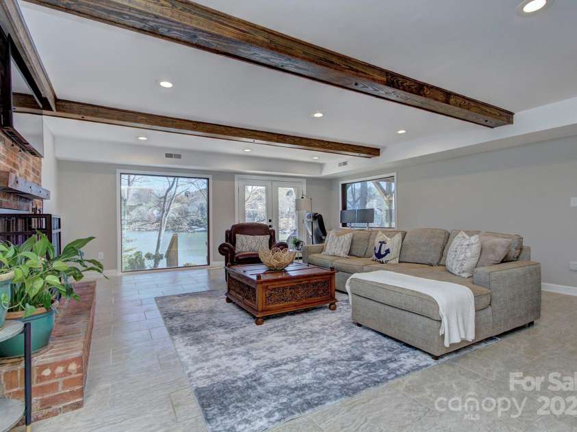 7611 Buckland Road, Charlotte, NC 28278.  MLS# CAR4234208, YatesRealty ID 19517. 