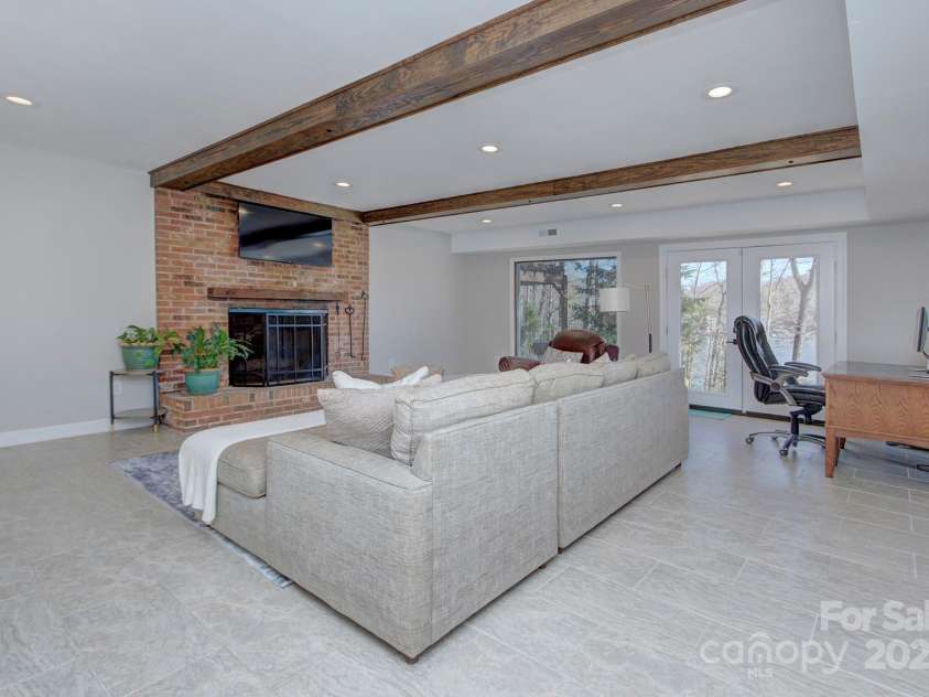 7611 Buckland Road, Charlotte, NC 28278.  MLS# CAR4234208, YatesRealty ID 19517. 