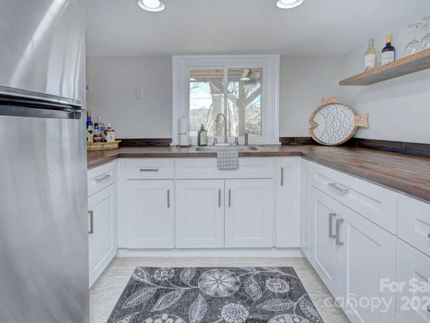 7611 Buckland Road, Charlotte, NC 28278.  MLS# CAR4234208, YatesRealty ID 19517. 