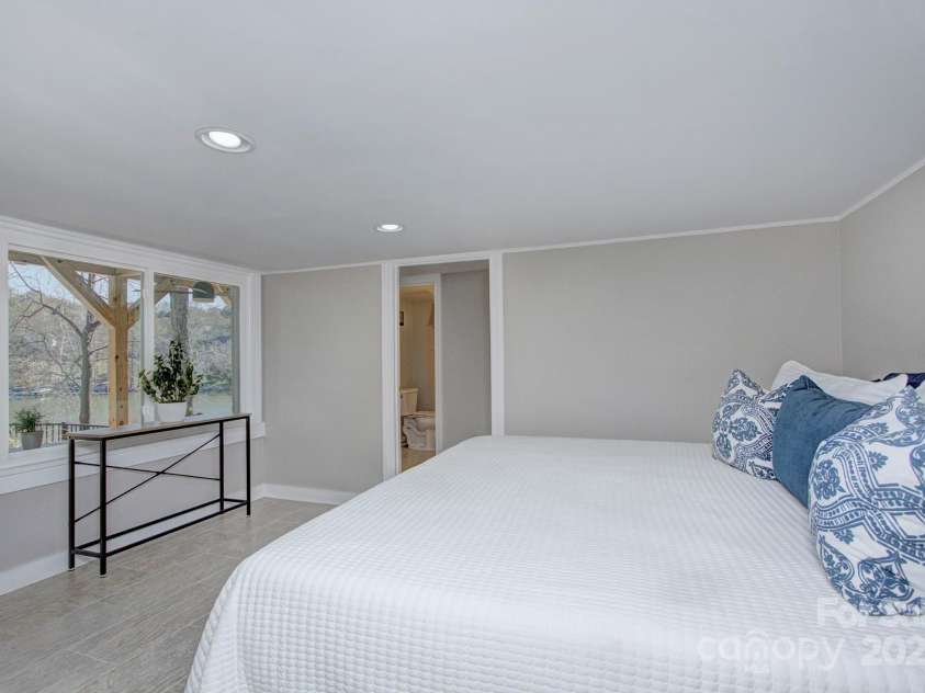 7611 Buckland Road, Charlotte, NC 28278.  MLS# CAR4234208, YatesRealty ID 19517. 