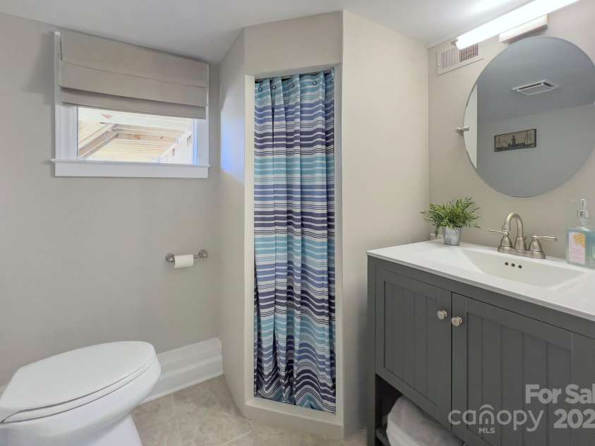 7611 Buckland Road, Charlotte, NC 28278.  MLS# CAR4234208, YatesRealty ID 19517. 