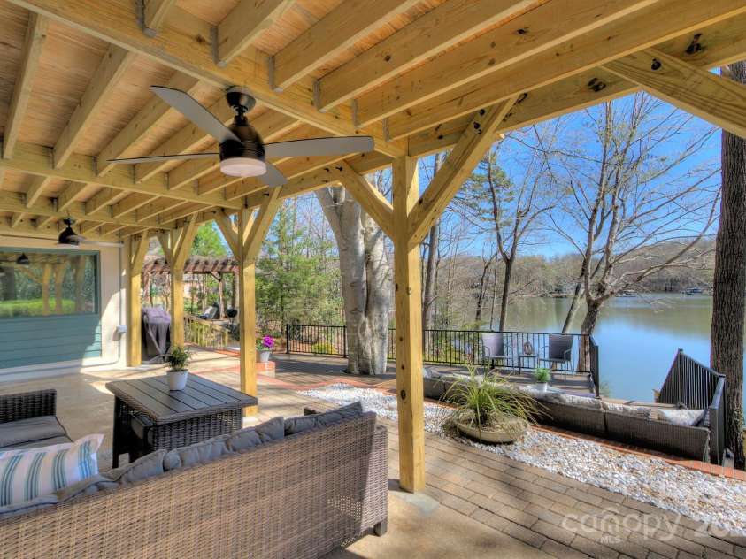 7611 Buckland Road, Charlotte, NC 28278.  MLS# CAR4234208, YatesRealty ID 19517. 