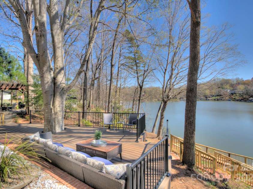 7611 Buckland Road, Charlotte, NC 28278.  MLS# CAR4234208, YatesRealty ID 19517. 