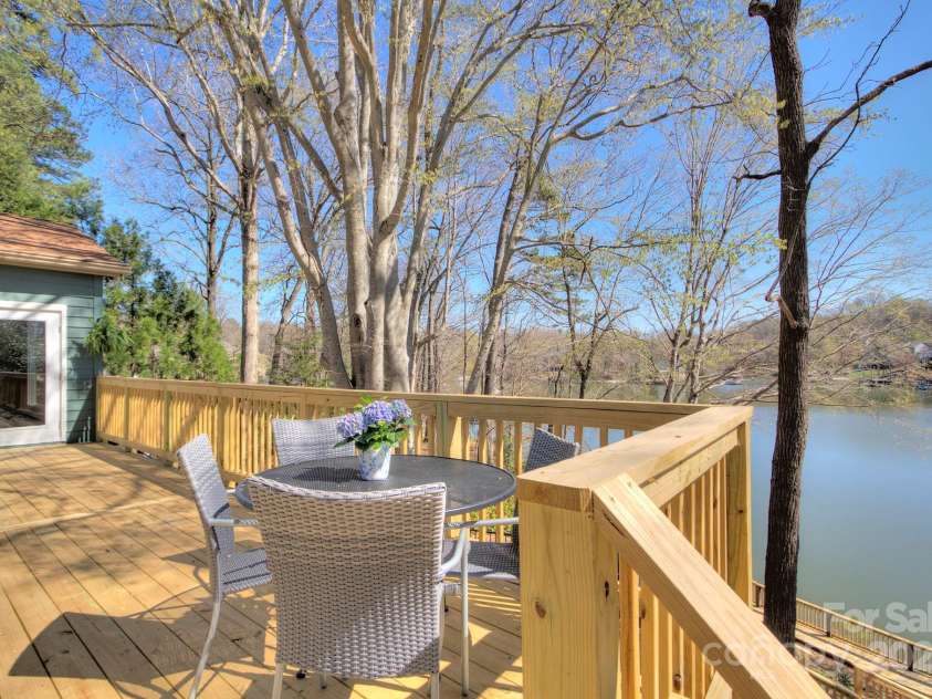 7611 Buckland Road, Charlotte, NC 28278.  MLS# CAR4234208, YatesRealty ID 19517. 