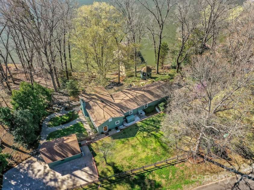 7611 Buckland Road, Charlotte, NC 28278.  MLS# CAR4234208, YatesRealty ID 19517. 