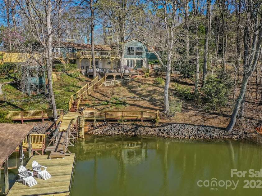 7611 Buckland Road, Charlotte, NC 28278.  MLS# CAR4234208, YatesRealty ID 19517. 