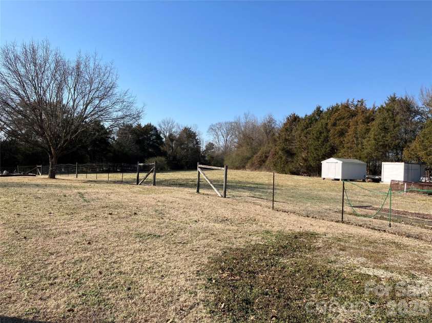 13215 Pine Bluff Road, Midland, NC 28107.  MLS# CAR4345295, YatesRealty ID 19518. 