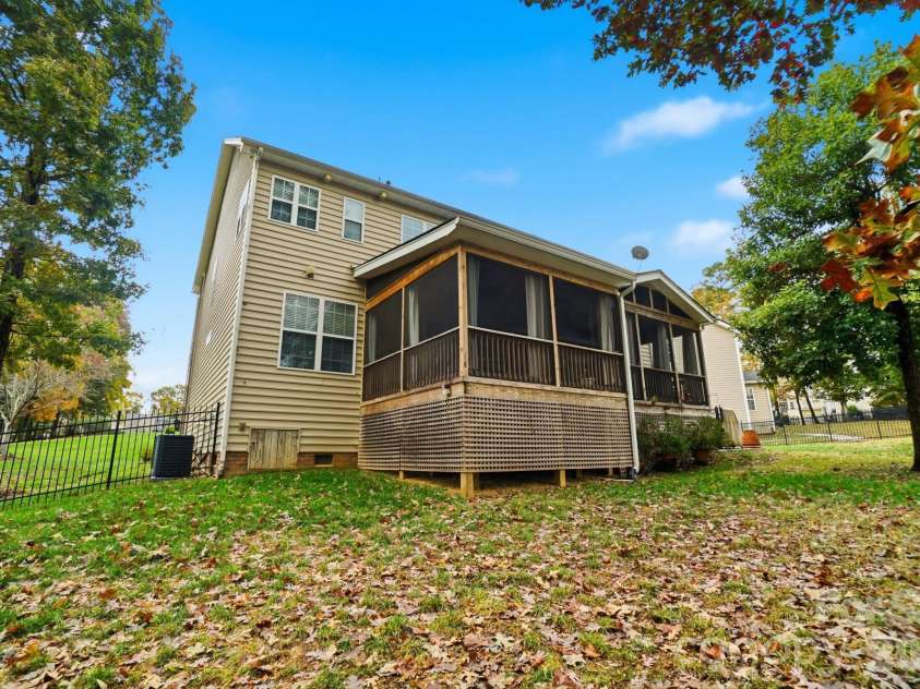 1711 Drexel Bay Lane, Charlotte, NC 28227.  MLS# CAR4316740, YatesRealty ID 19519. 
