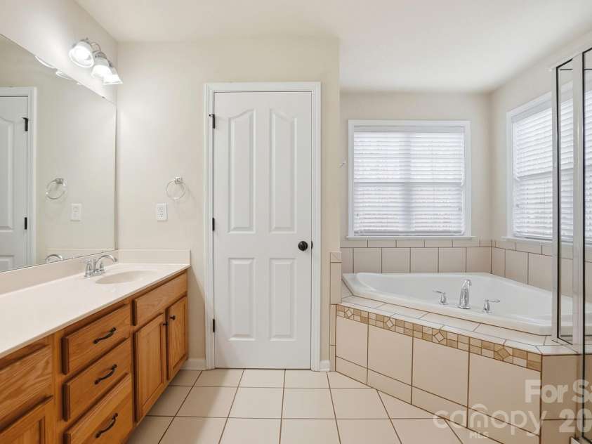 1711 Drexel Bay Lane, Charlotte, NC 28227.  MLS# CAR4316740, YatesRealty ID 19519. 