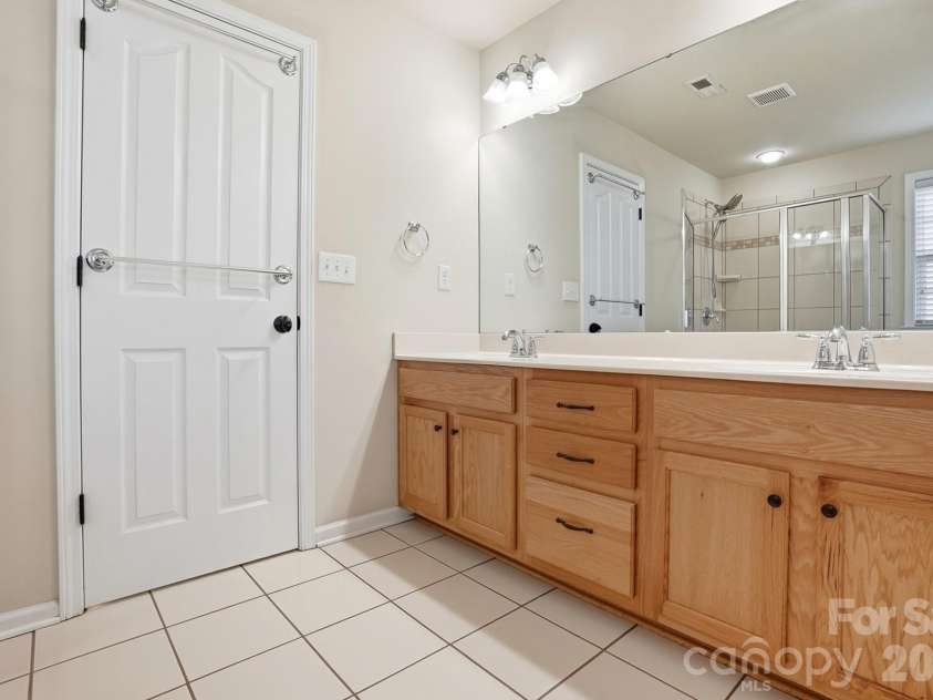 1711 Drexel Bay Lane, Charlotte, NC 28227.  MLS# CAR4316740, YatesRealty ID 19519. 