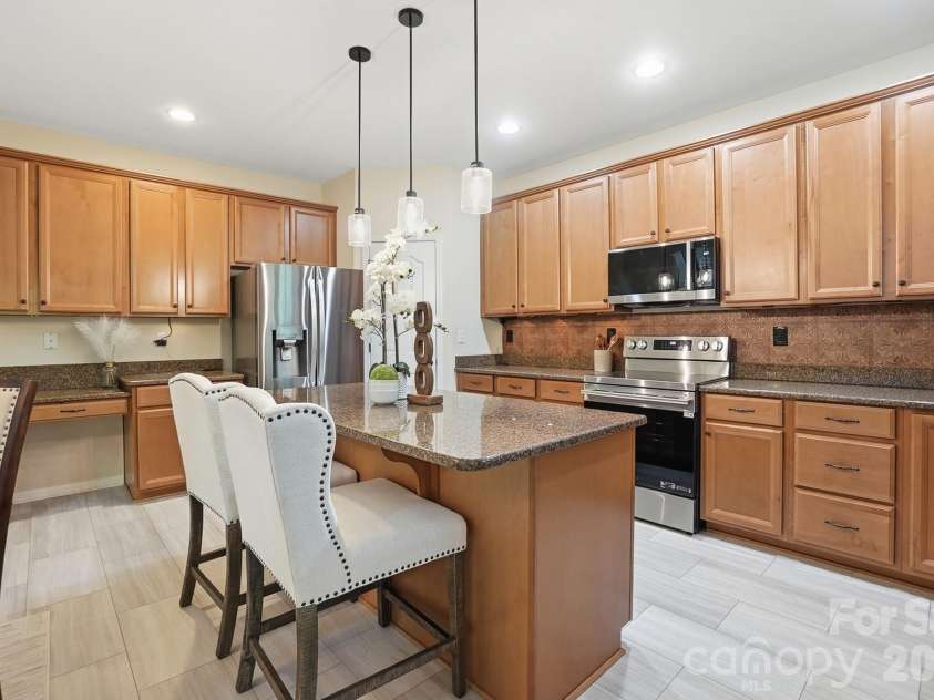 1711 Drexel Bay Lane, Charlotte, NC 28227.  MLS# CAR4316740, YatesRealty ID 19519. Virtually staged. 