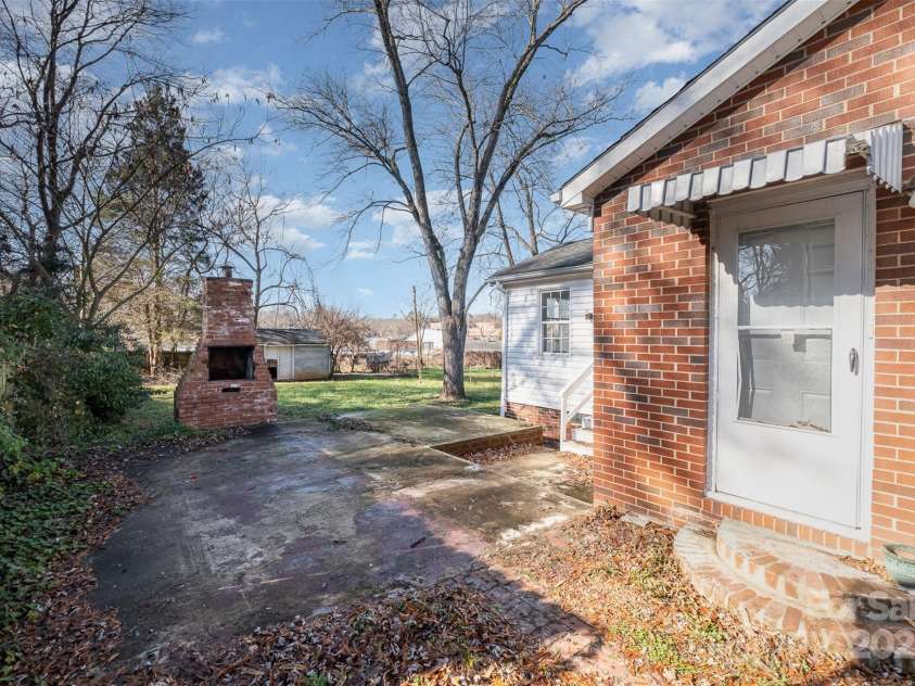 437 Brevard Street, Statesville, NC 28677.  MLS# CAR4211221, YatesRealty ID 1952. 