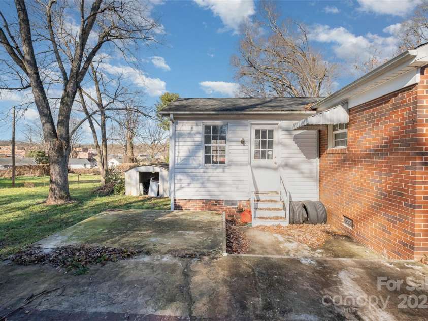 437 Brevard Street, Statesville, NC 28677.  MLS# CAR4211221, YatesRealty ID 1952. 