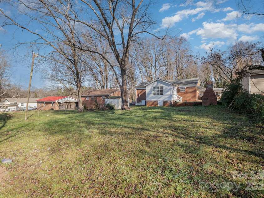 437 Brevard Street, Statesville, NC 28677.  MLS# CAR4211221, YatesRealty ID 1952. 