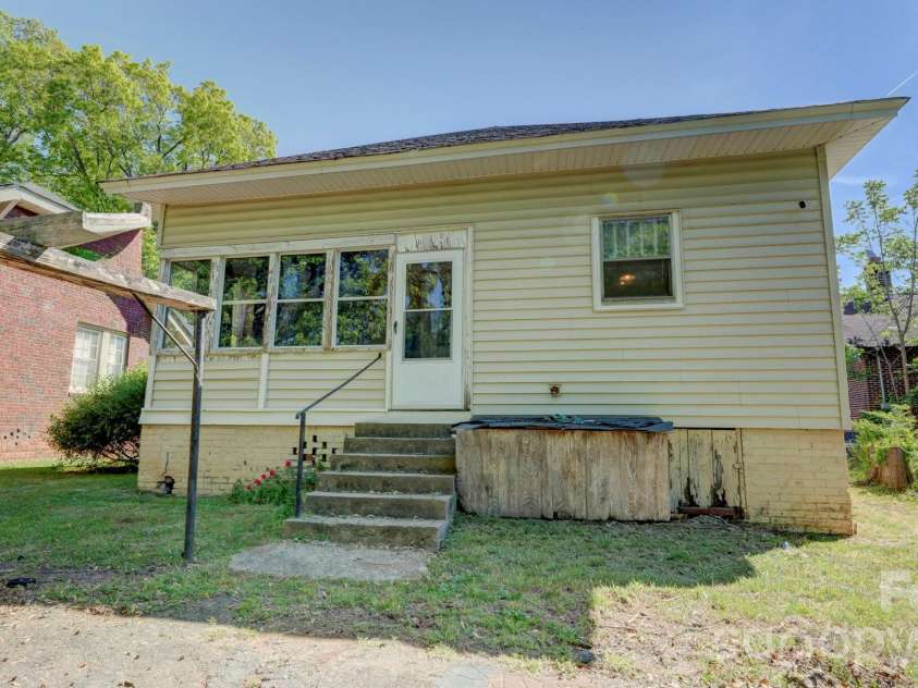 119 Heilig Avenue, Salisbury, NC 28114.  MLS# CAR4374702, YatesRealty ID 19520. 