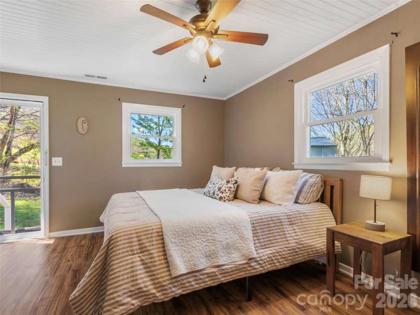 24 Baldridge Drive, Burnsville, NC 28714.  MLS# CAR4370336, YatesRealty ID 19522. 