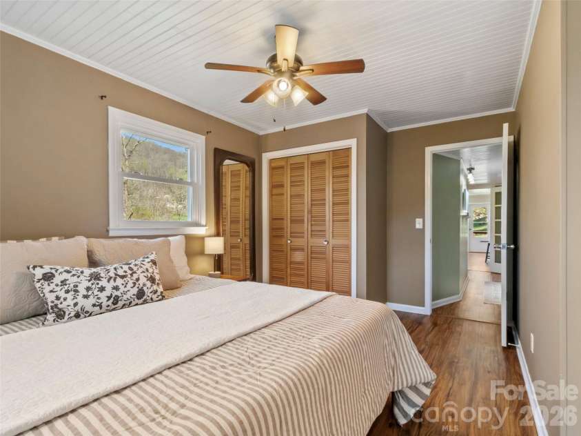 24 Baldridge Drive, Burnsville, NC 28714.  MLS# CAR4370336, YatesRealty ID 19522. 