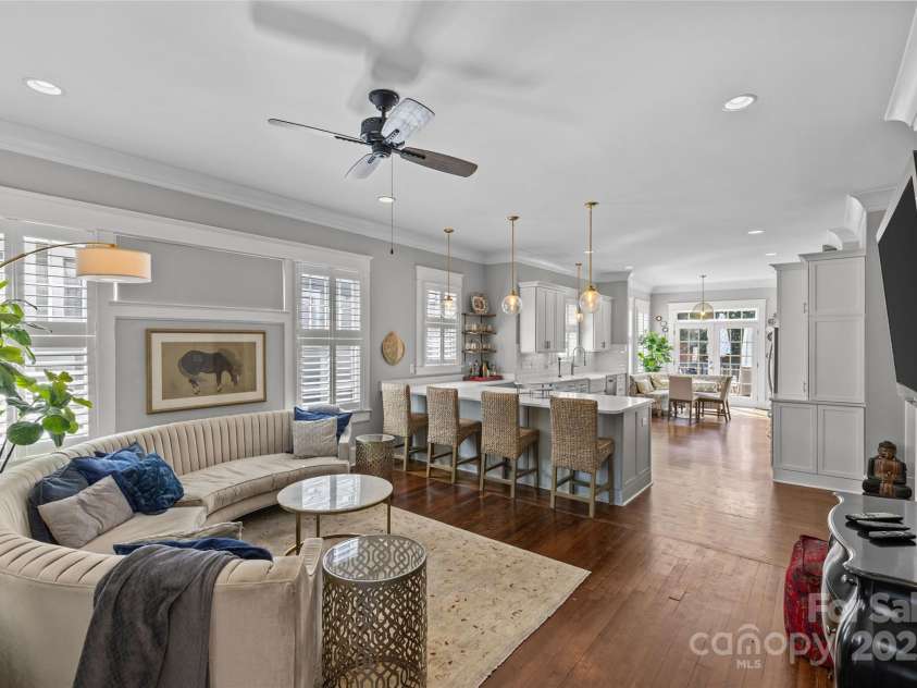 806 Sunnyside Avenue, Charlotte, NC 28204.  MLS# CAR4241141, YatesRealty ID 19524. 