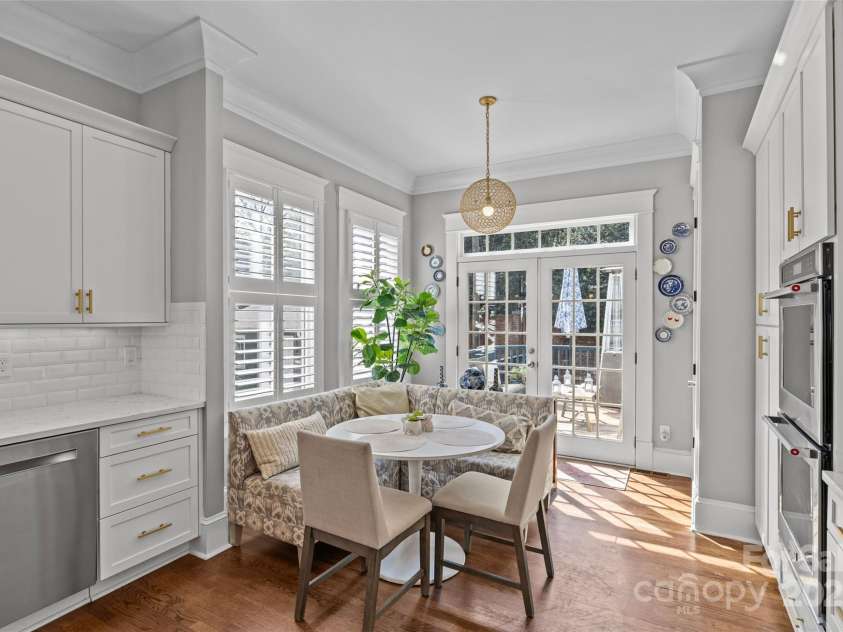 806 Sunnyside Avenue, Charlotte, NC 28204.  MLS# CAR4241141, YatesRealty ID 19524. 