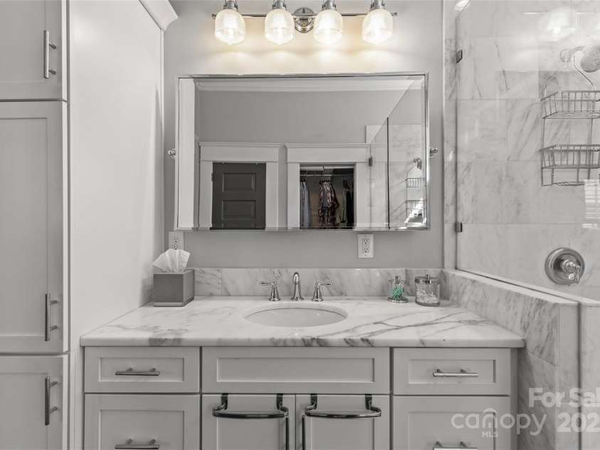 806 Sunnyside Avenue, Charlotte, NC 28204.  MLS# CAR4241141, YatesRealty ID 19524. 