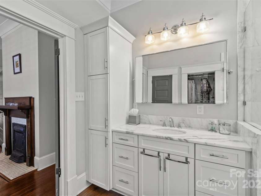 806 Sunnyside Avenue, Charlotte, NC 28204.  MLS# CAR4241141, YatesRealty ID 19524. 