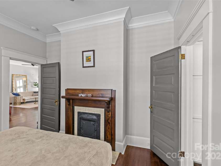 806 Sunnyside Avenue, Charlotte, NC 28204.  MLS# CAR4241141, YatesRealty ID 19524. 