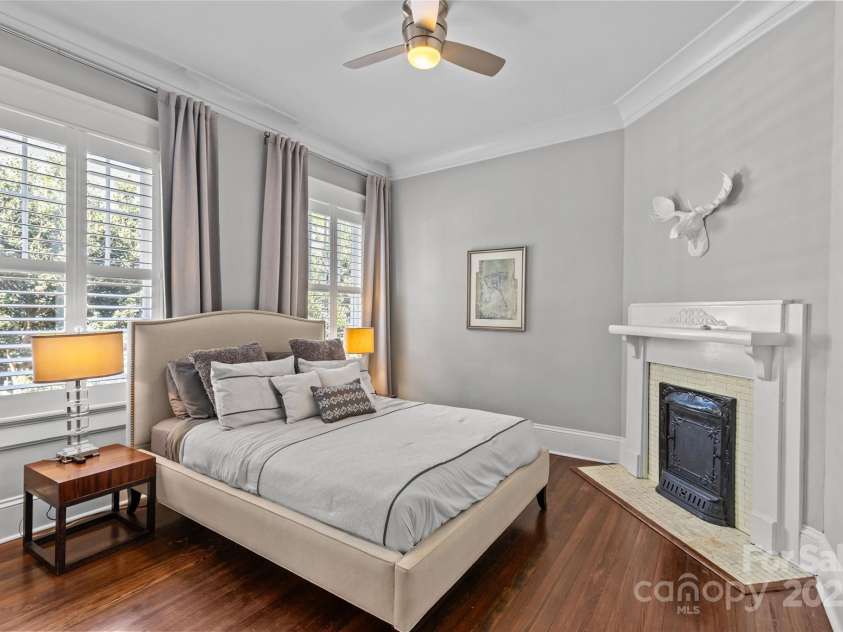 806 Sunnyside Avenue, Charlotte, NC 28204.  MLS# CAR4241141, YatesRealty ID 19524. 