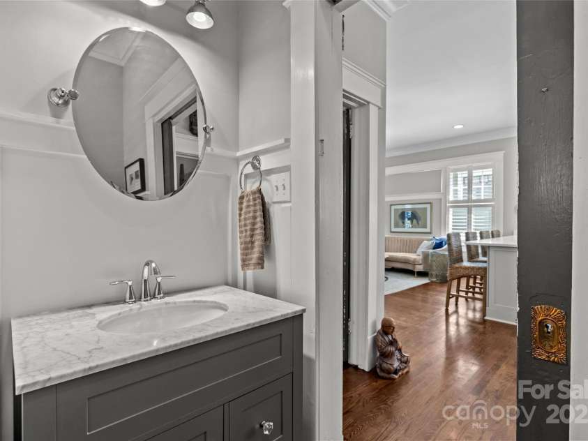 806 Sunnyside Avenue, Charlotte, NC 28204.  MLS# CAR4241141, YatesRealty ID 19524. 
