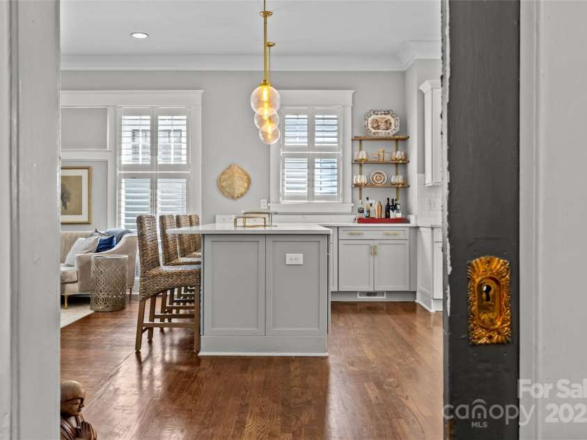 806 Sunnyside Avenue, Charlotte, NC 28204.  MLS# CAR4241141, YatesRealty ID 19524. 