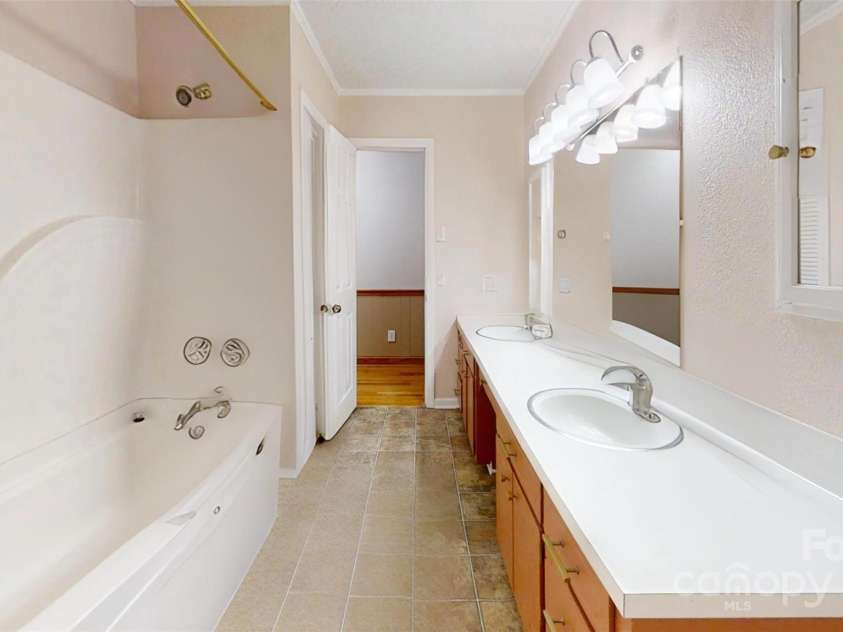 2360 Kings Grant Road, Lincolnton, NC 28092.  MLS# CAR4221270, YatesRealty ID 19525. 