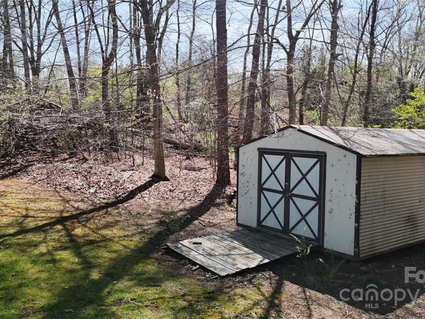 2360 Kings Grant Road, Lincolnton, NC 28092.  MLS# CAR4221270, YatesRealty ID 19525. 