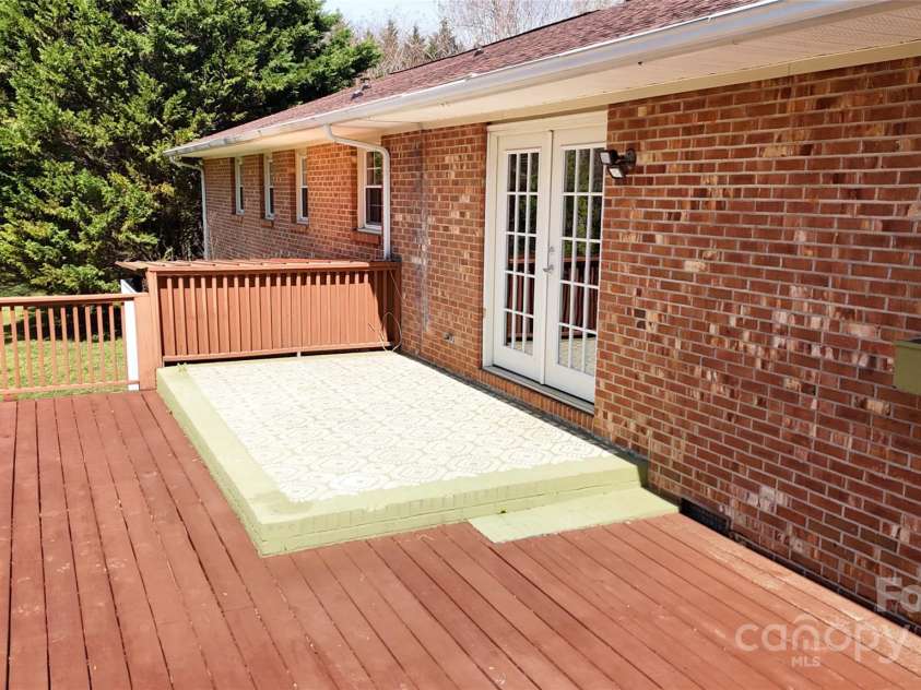 2360 Kings Grant Road, Lincolnton, NC 28092.  MLS# CAR4221270, YatesRealty ID 19525. 