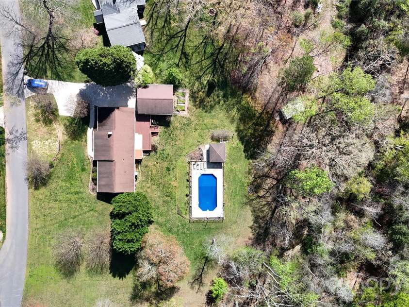 2360 Kings Grant Road, Lincolnton, NC 28092.  MLS# CAR4221270, YatesRealty ID 19525. 