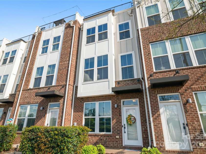 224 Parkwood Avenue, Charlotte, NC 28206.  MLS# CAR4243520, YatesRealty ID 19526. 