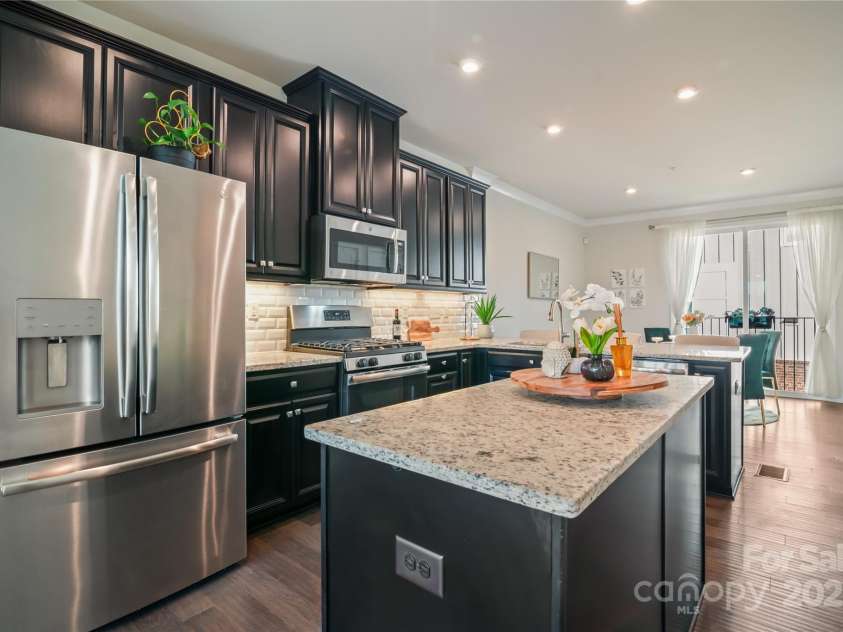 224 Parkwood Avenue, Charlotte, NC 28206.  MLS# CAR4243520, YatesRealty ID 19526. 