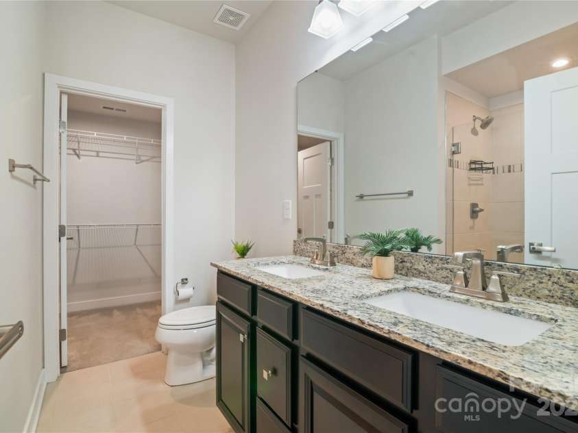 224 Parkwood Avenue, Charlotte, NC 28206.  MLS# CAR4243520, YatesRealty ID 19526. 