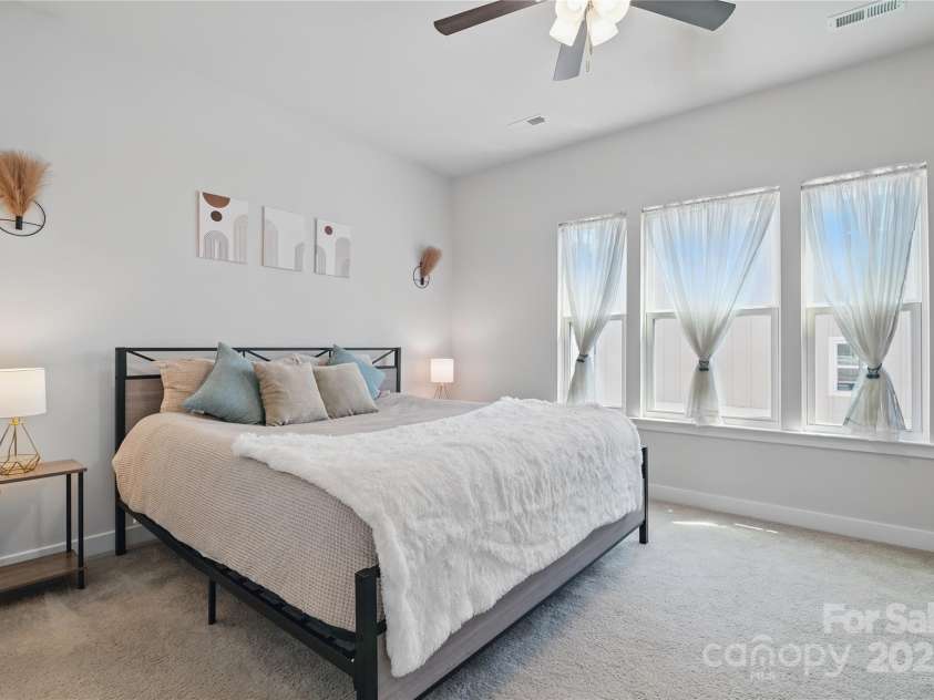 224 Parkwood Avenue, Charlotte, NC 28206.  MLS# CAR4243520, YatesRealty ID 19526. 