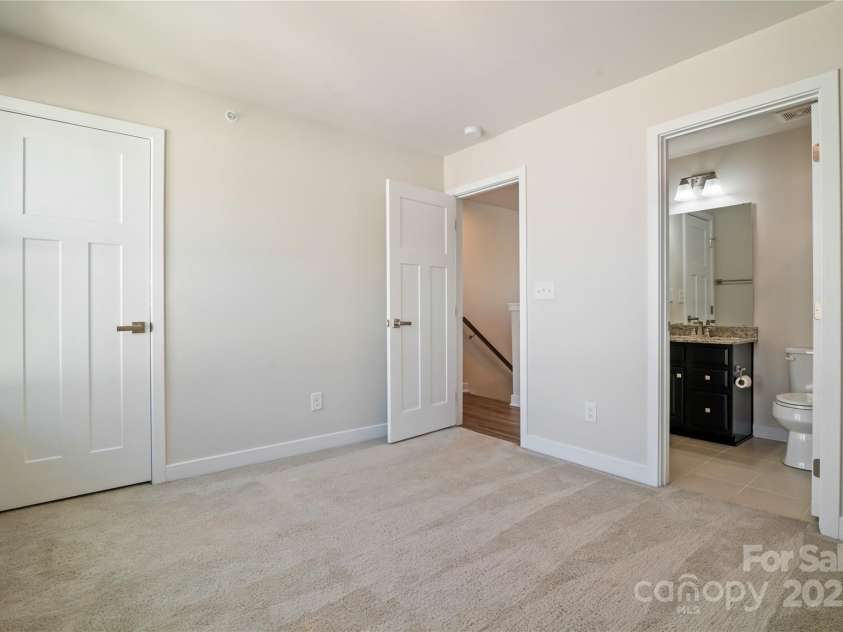 224 Parkwood Avenue, Charlotte, NC 28206.  MLS# CAR4243520, YatesRealty ID 19526. 