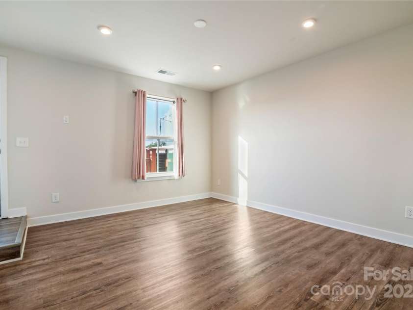 224 Parkwood Avenue, Charlotte, NC 28206.  MLS# CAR4243520, YatesRealty ID 19526. 