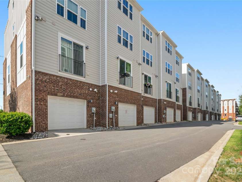 224 Parkwood Avenue, Charlotte, NC 28206.  MLS# CAR4243520, YatesRealty ID 19526. 