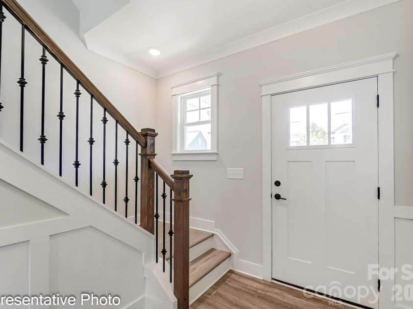 13118 Foxberry Road, Charlotte, NC 28213.  MLS# CAR4353973, YatesRealty ID 19528. Foyer example