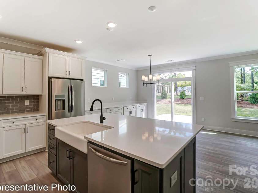 13118 Foxberry Road, Charlotte, NC 28213.  MLS# CAR4353973, YatesRealty ID 19528. Kitchen example