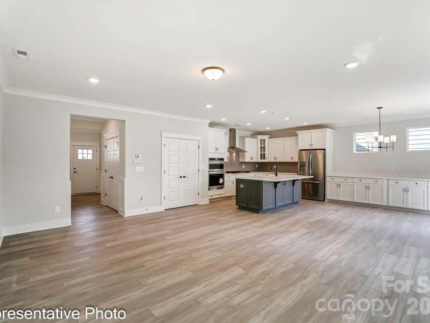 13118 Foxberry Road, Charlotte, NC 28213.  MLS# CAR4353973, YatesRealty ID 19528. Main living area example