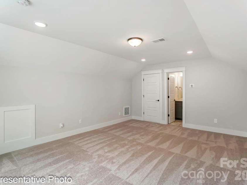 13118 Foxberry Road, Charlotte, NC 28213.  MLS# CAR4353973, YatesRealty ID 19528. Third-floor bedroom example
